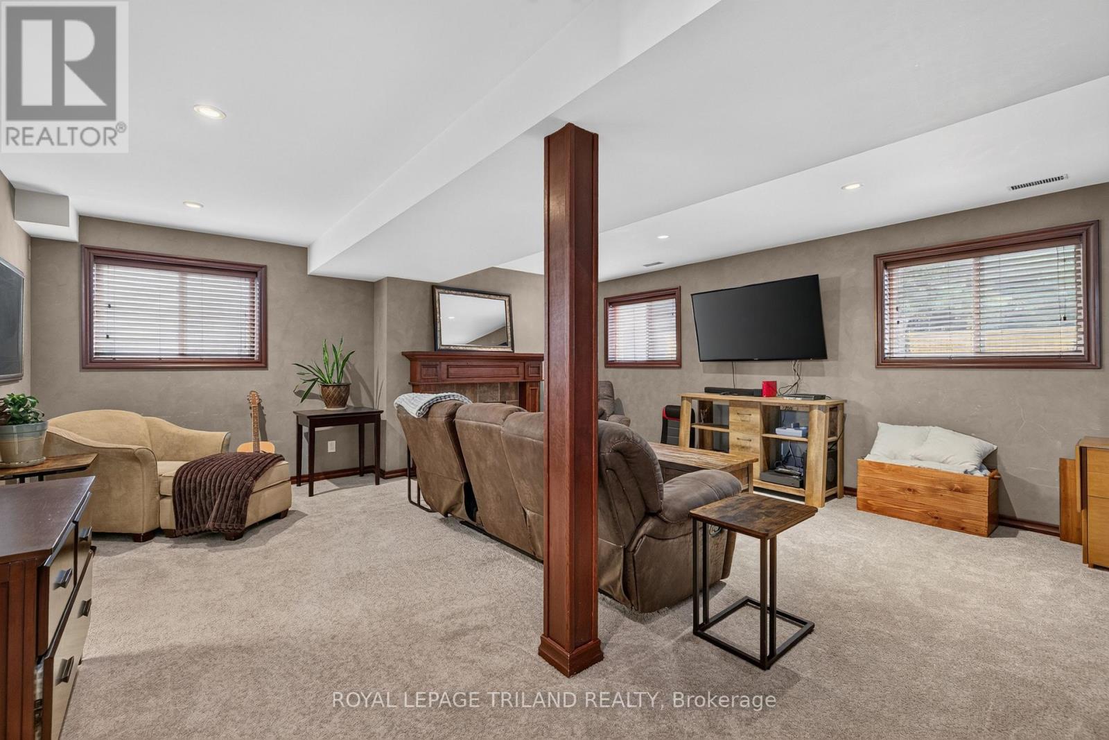59 QUEENSWAY DRIVE - 26