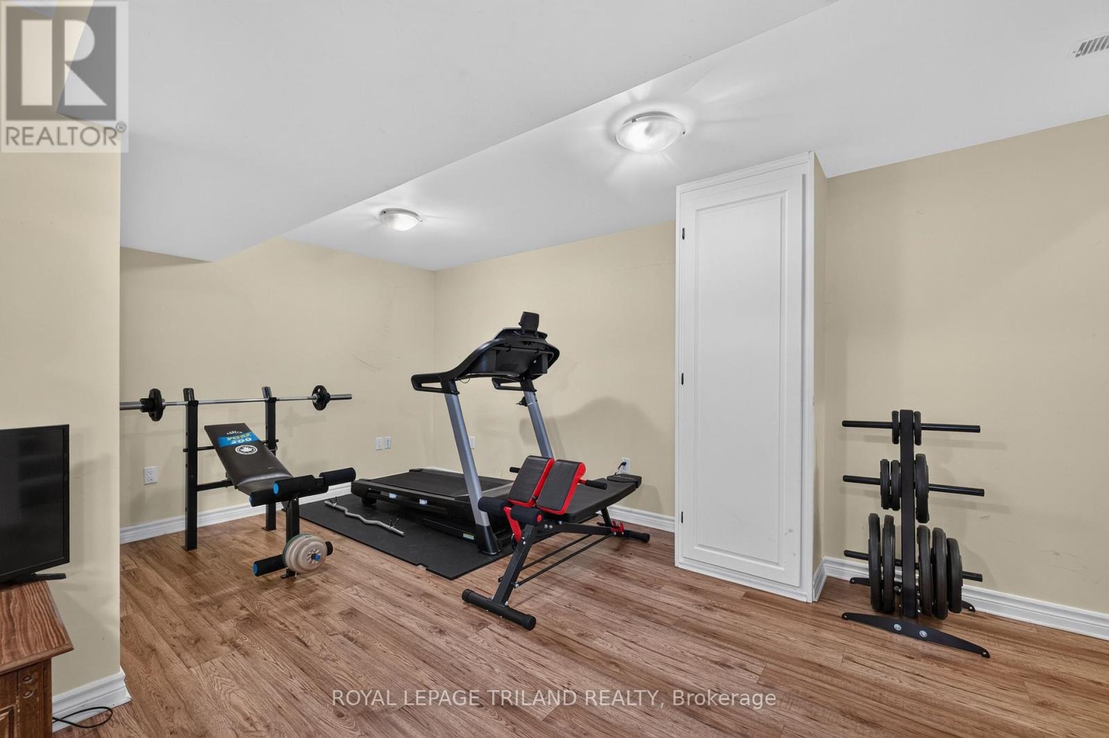 59 QUEENSWAY DRIVE - Image 32