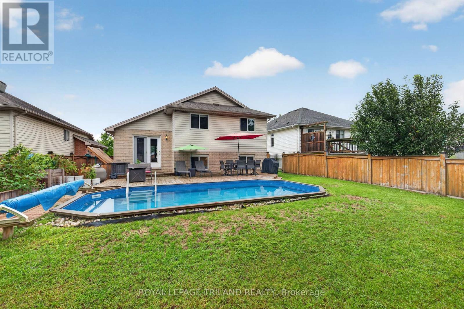 59 QUEENSWAY DRIVE - 38