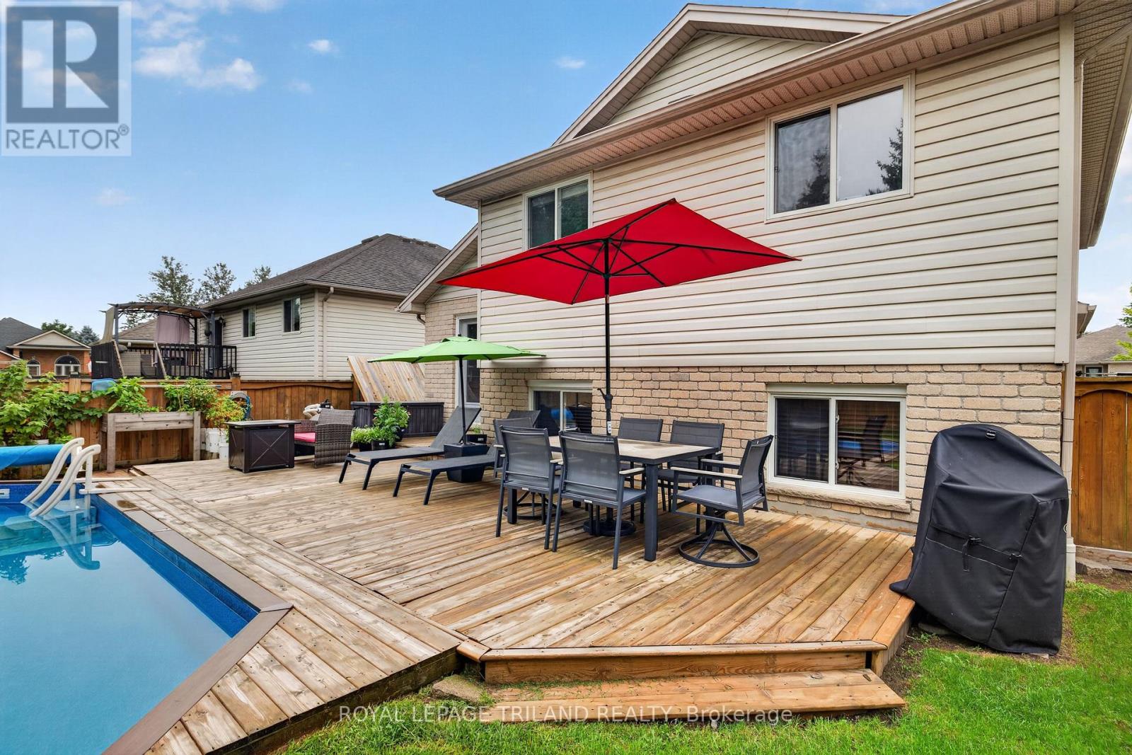 59 QUEENSWAY DRIVE - 40