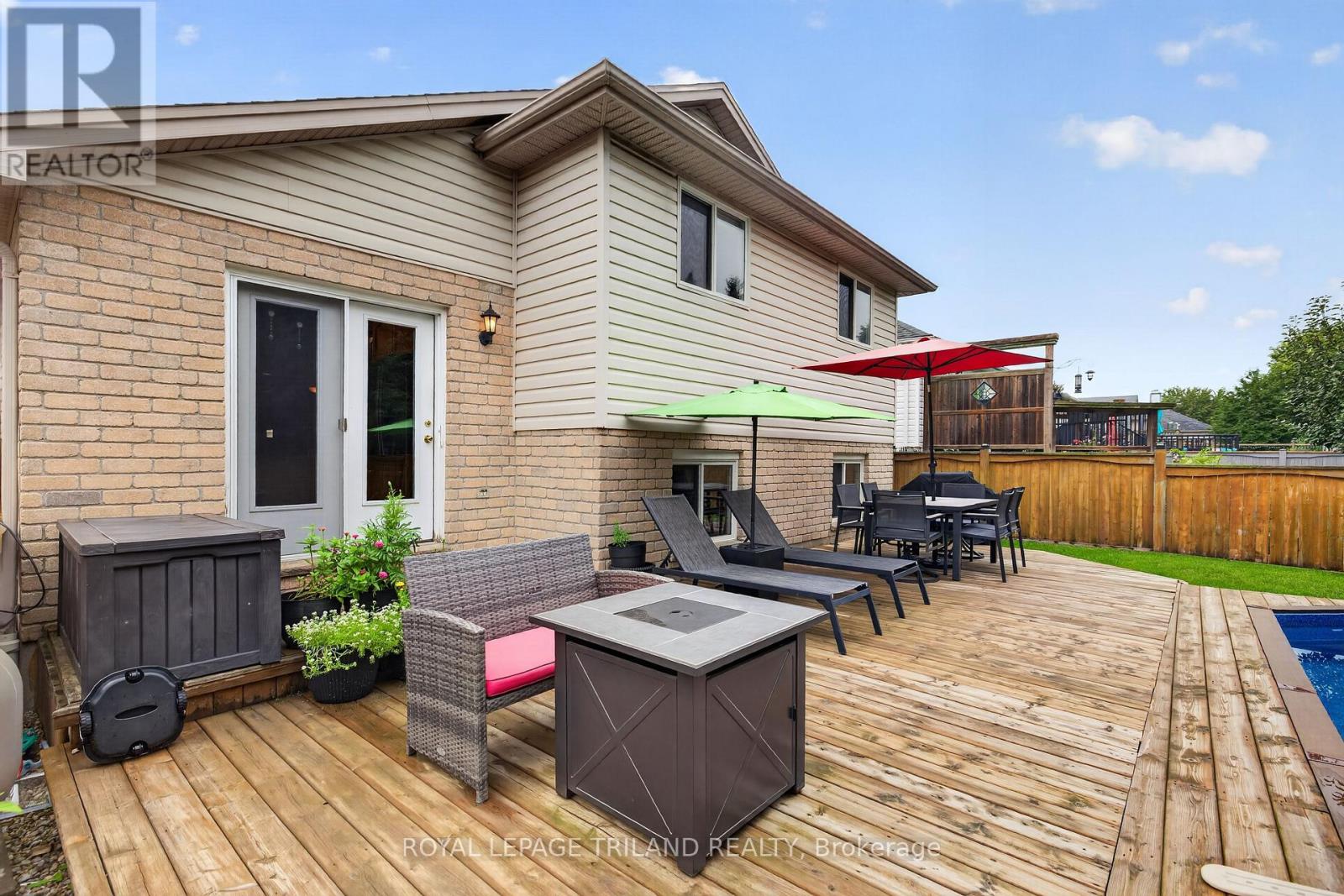 59 QUEENSWAY DRIVE - 42