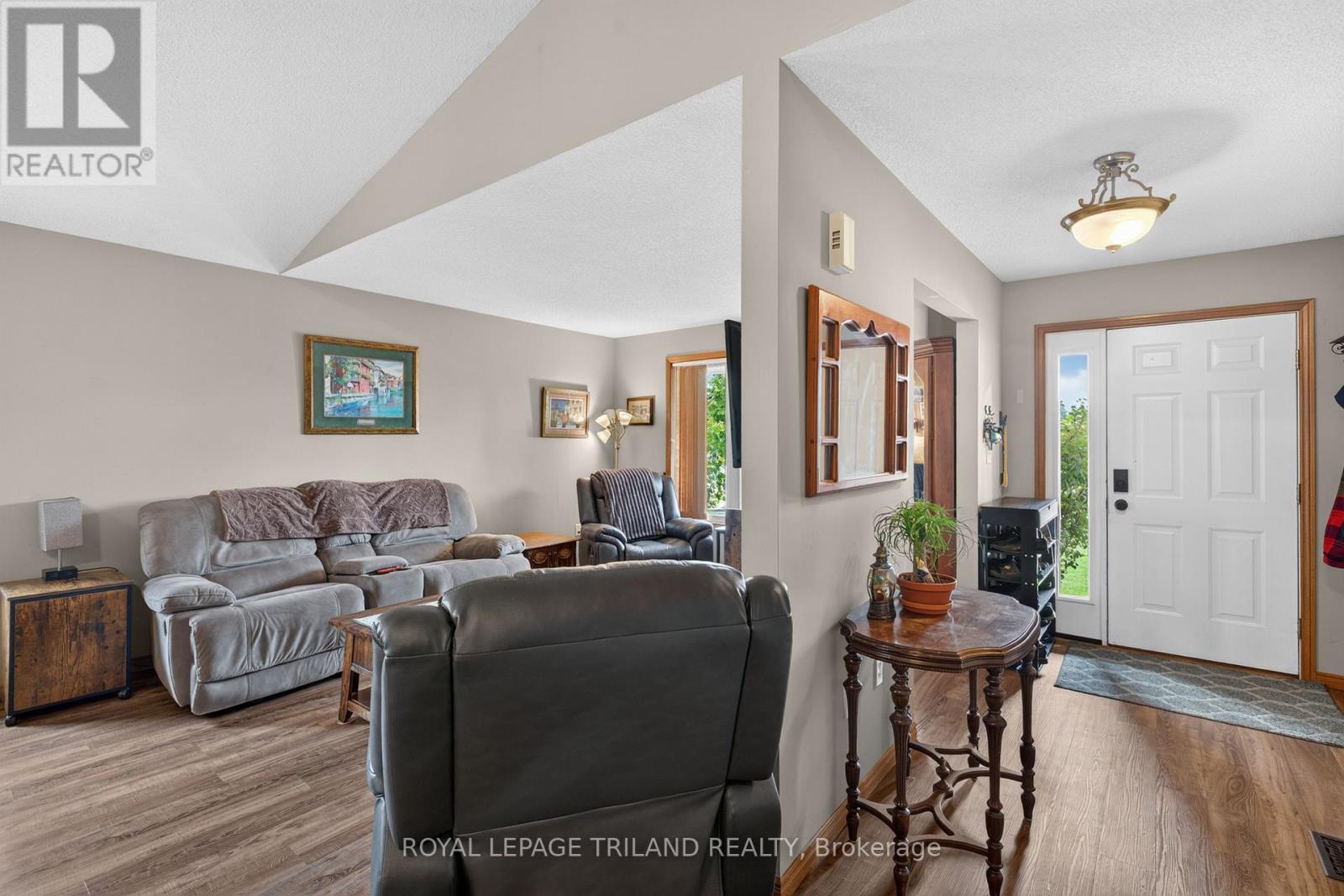 59 QUEENSWAY DRIVE - 8