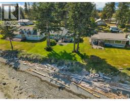 Living room - 3765 Island Hwy S, Campbell River, BC V9H1L6 Photo 7