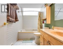 525 Muchalat Crt, Gold River, BC V0P1G0 Photo 22