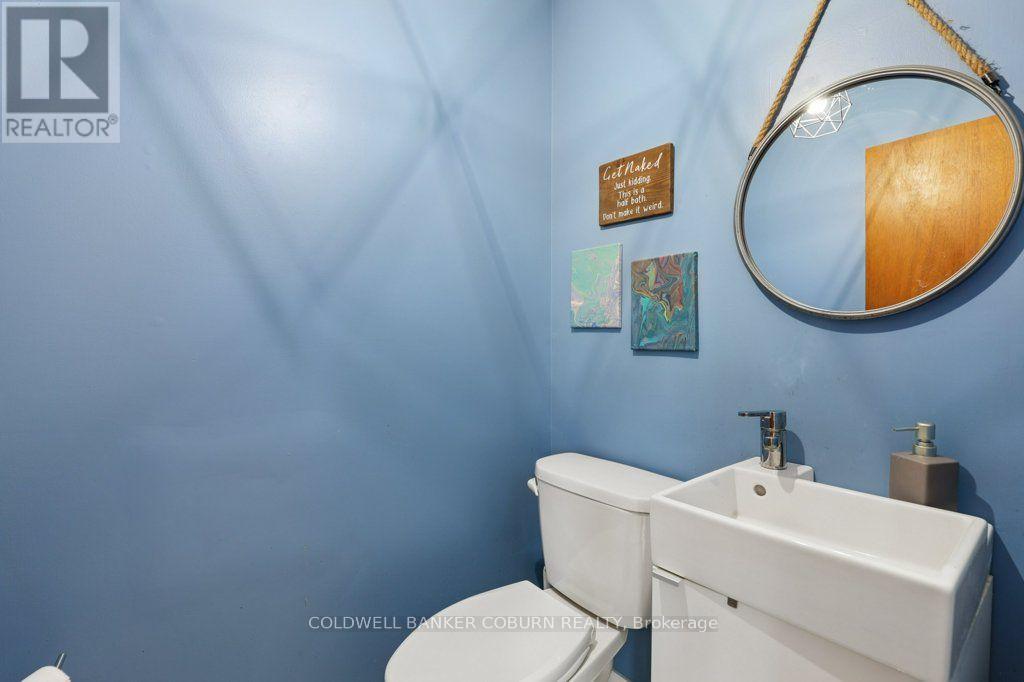 6674 FOURTH LINE ROAD S - Image 12