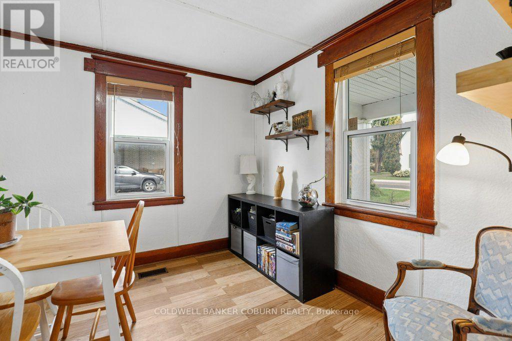 6674 FOURTH LINE ROAD S - Image 13