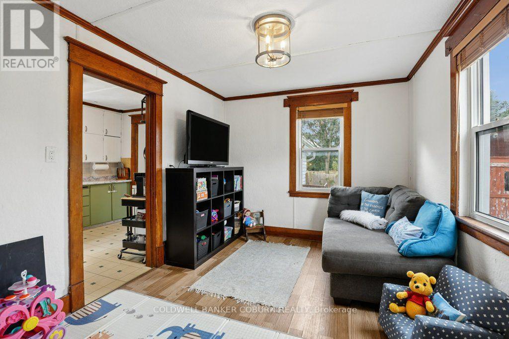 6674 FOURTH LINE ROAD S - Image 17
