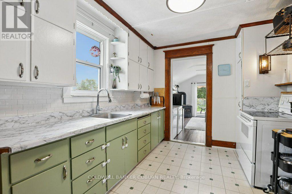 6674 FOURTH LINE ROAD S - Image 19