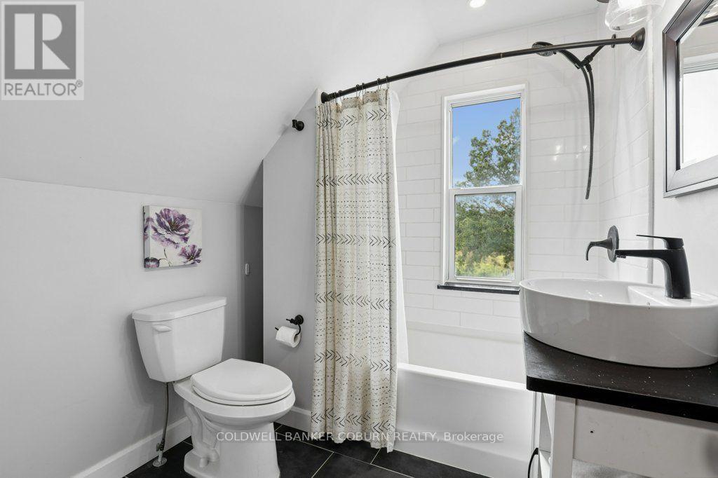 6674 FOURTH LINE ROAD S - Image 28