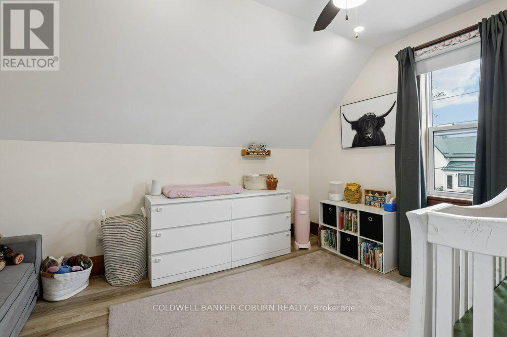 6674 FOURTH LINE ROAD S - Image 29