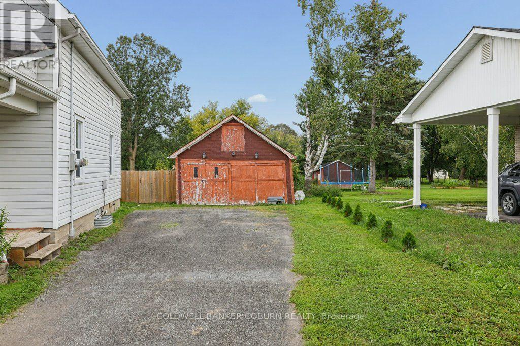 Detached Garage