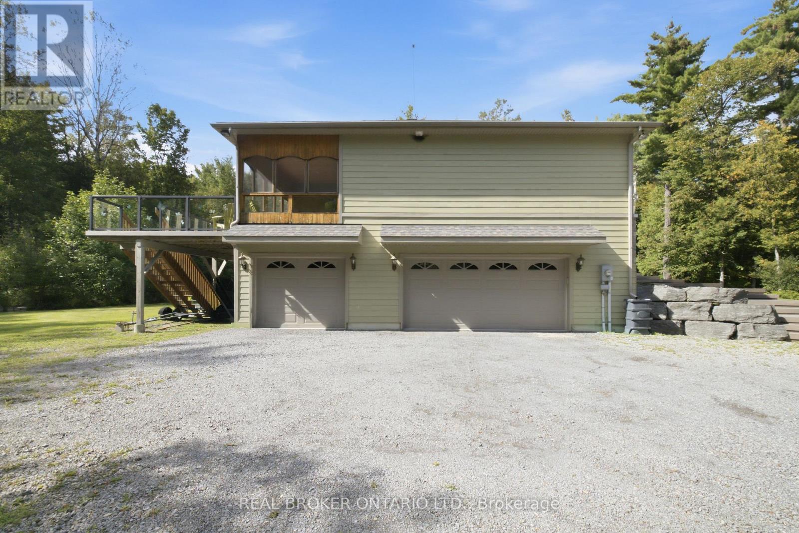Garage fits 3.5 cars