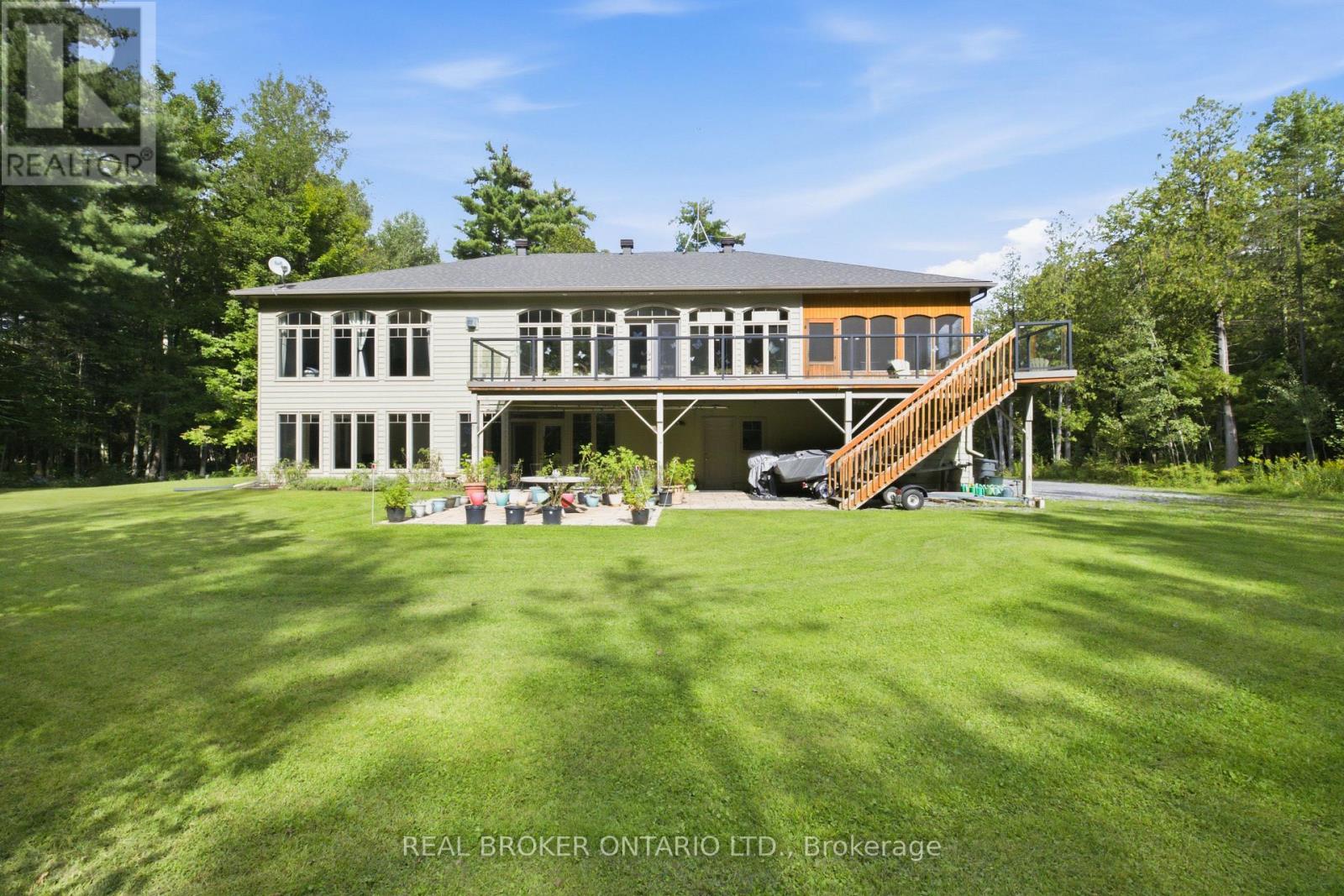 Floor to ceiling windows along the whole back