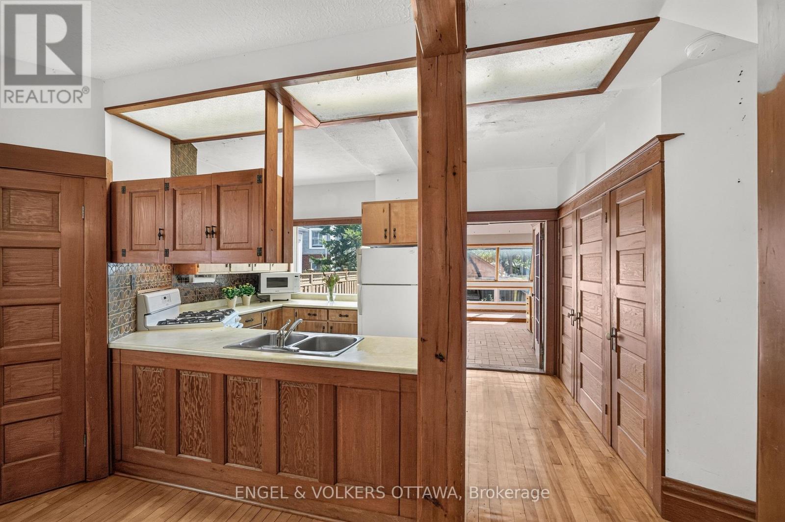68 CAMERON AVENUE - 16