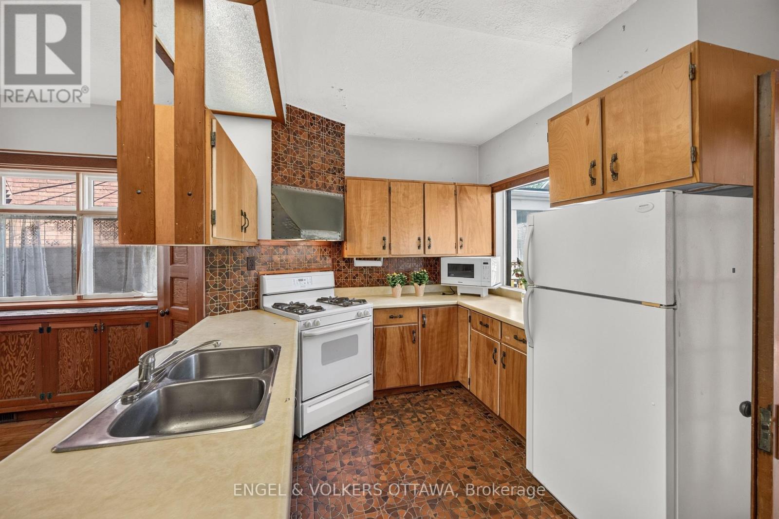 68 CAMERON AVENUE - Image 17