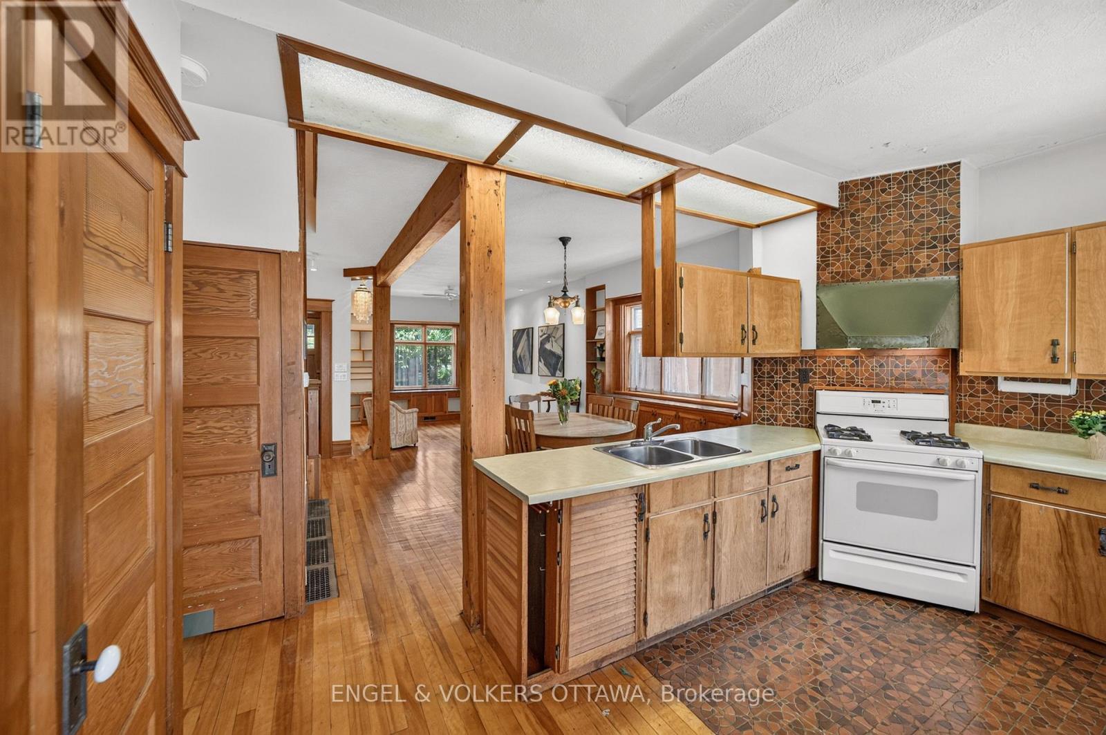 68 CAMERON AVENUE - 18