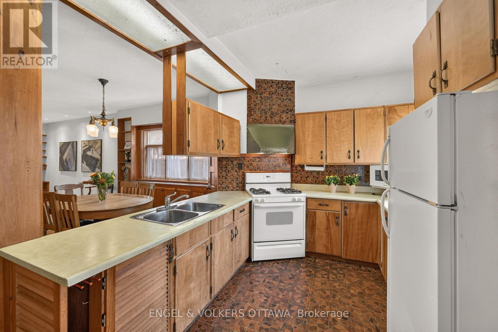 68 CAMERON AVENUE - 19