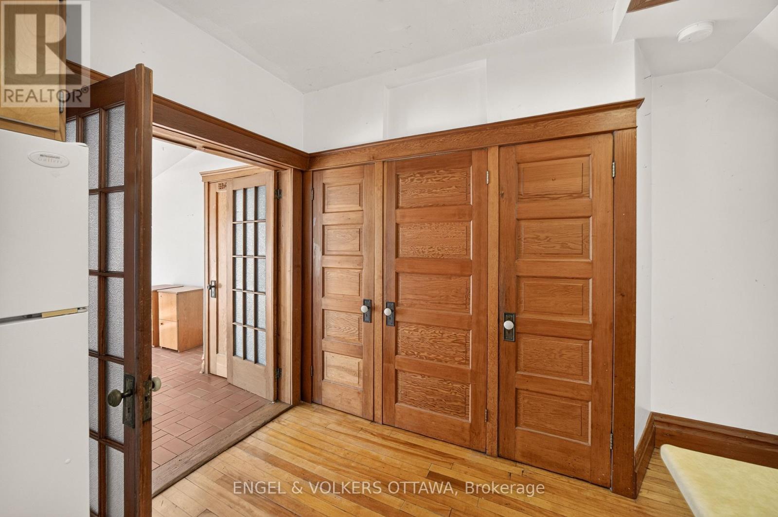 68 CAMERON AVENUE - 23