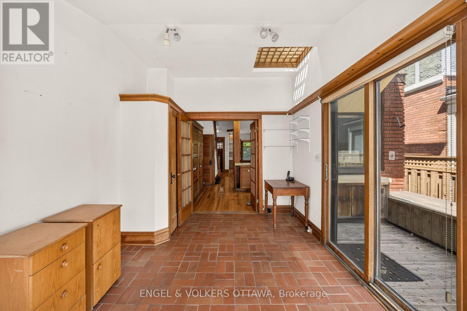68 CAMERON AVENUE - 25