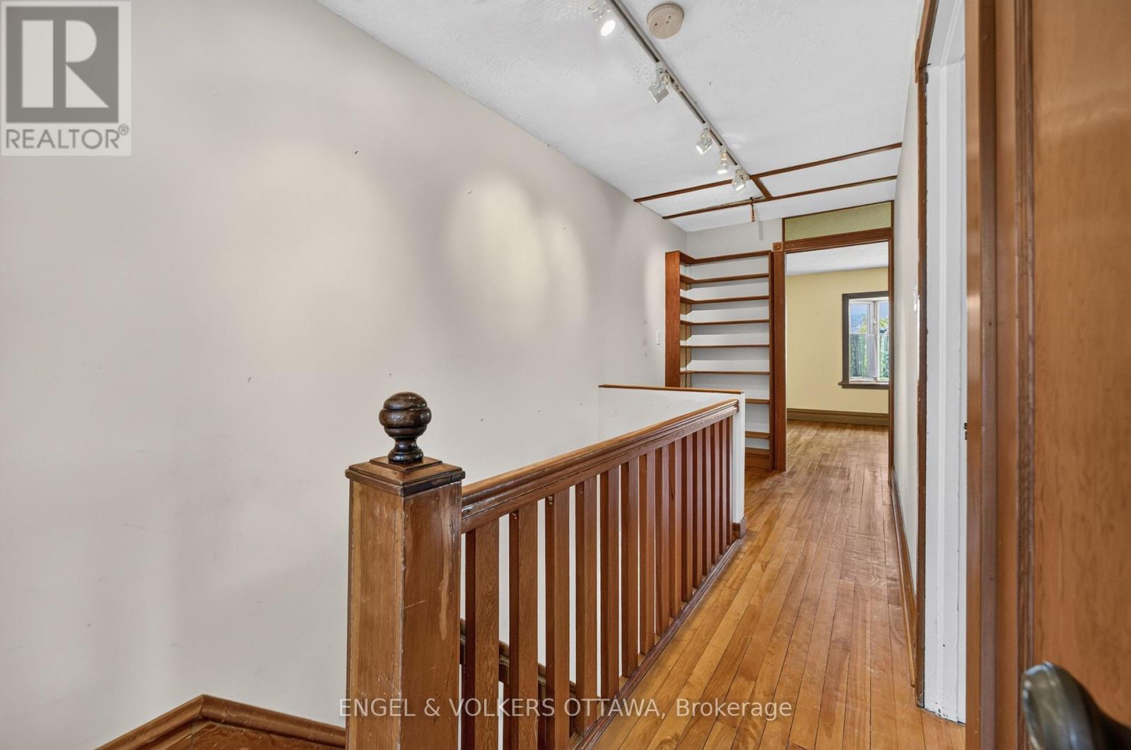 68 CAMERON AVENUE - 26