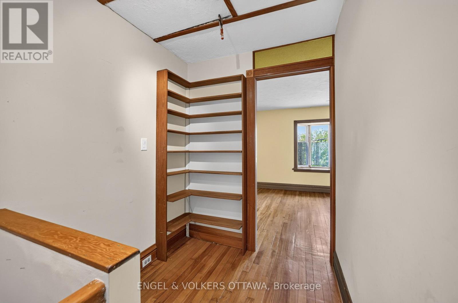 68 CAMERON AVENUE - 27