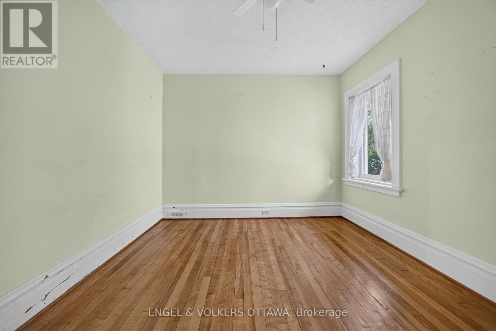 68 CAMERON AVENUE - Image 32