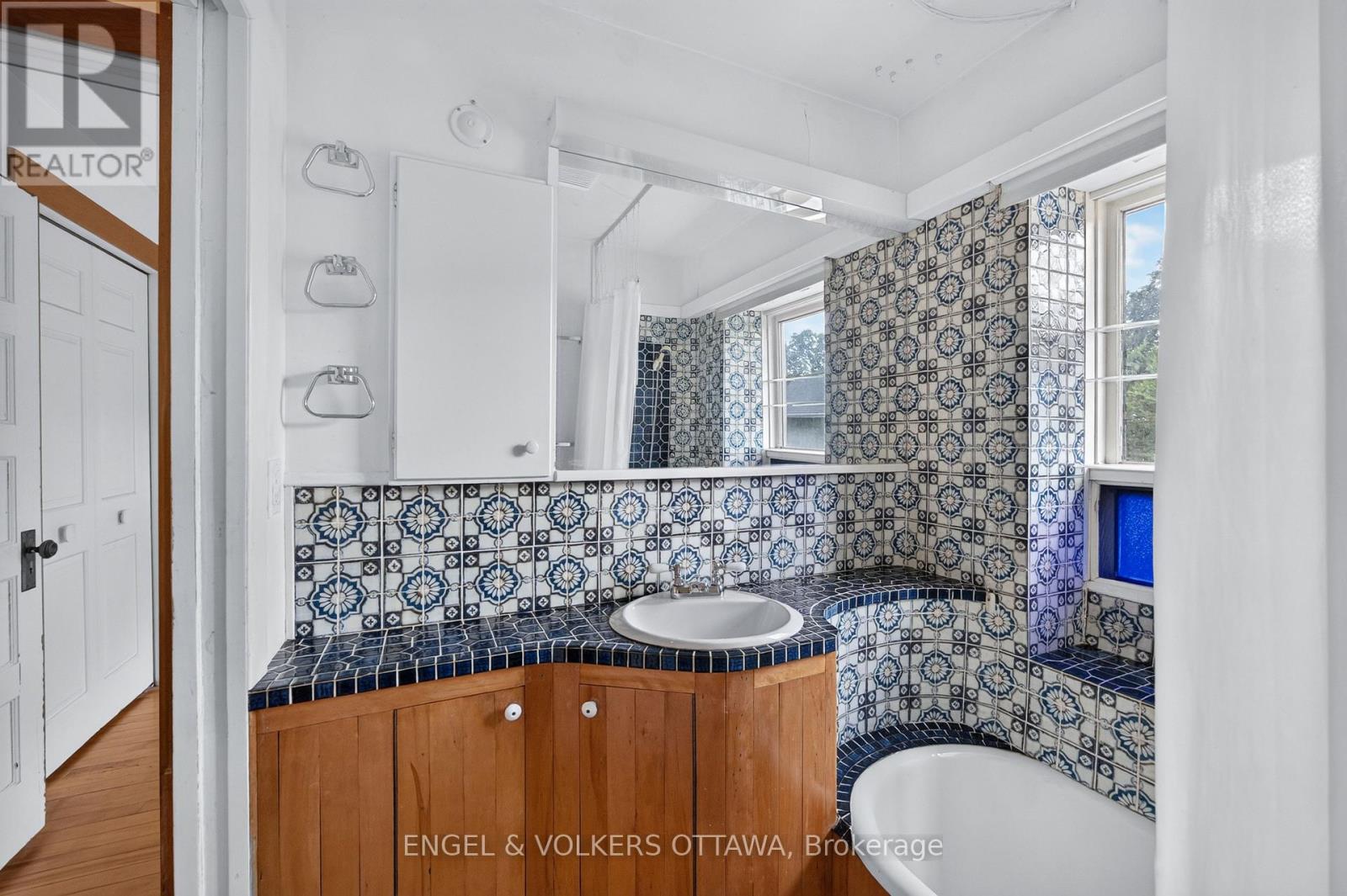 68 CAMERON AVENUE - 36