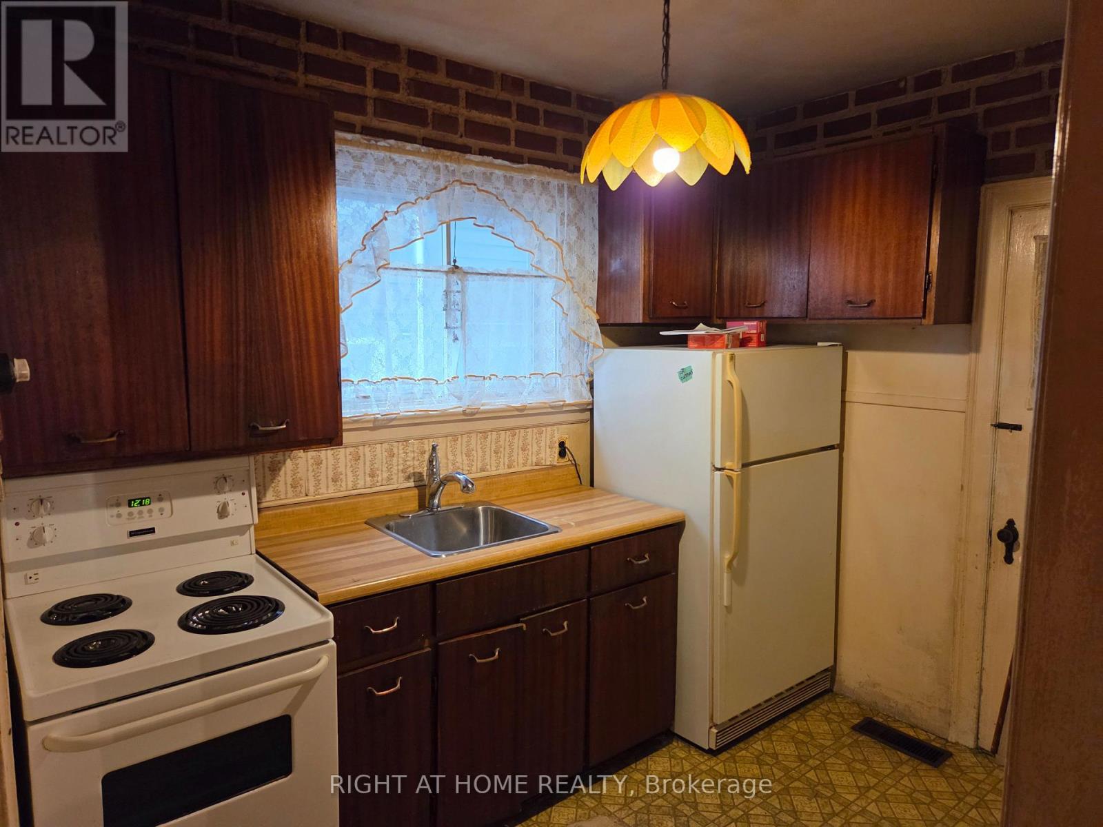 88 LEES AVENUE - 5