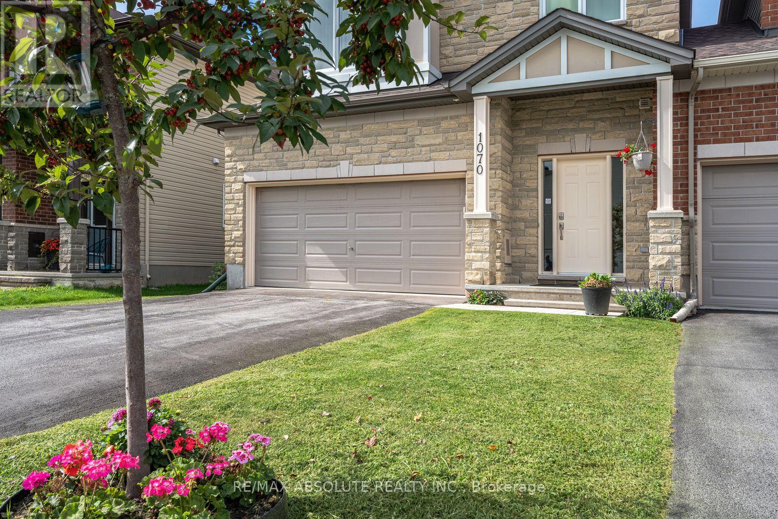 1070 NORTHGRAVES CRESCENT - 2