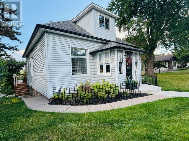 917 PARK STREET, Kenora (Central) — photo 2