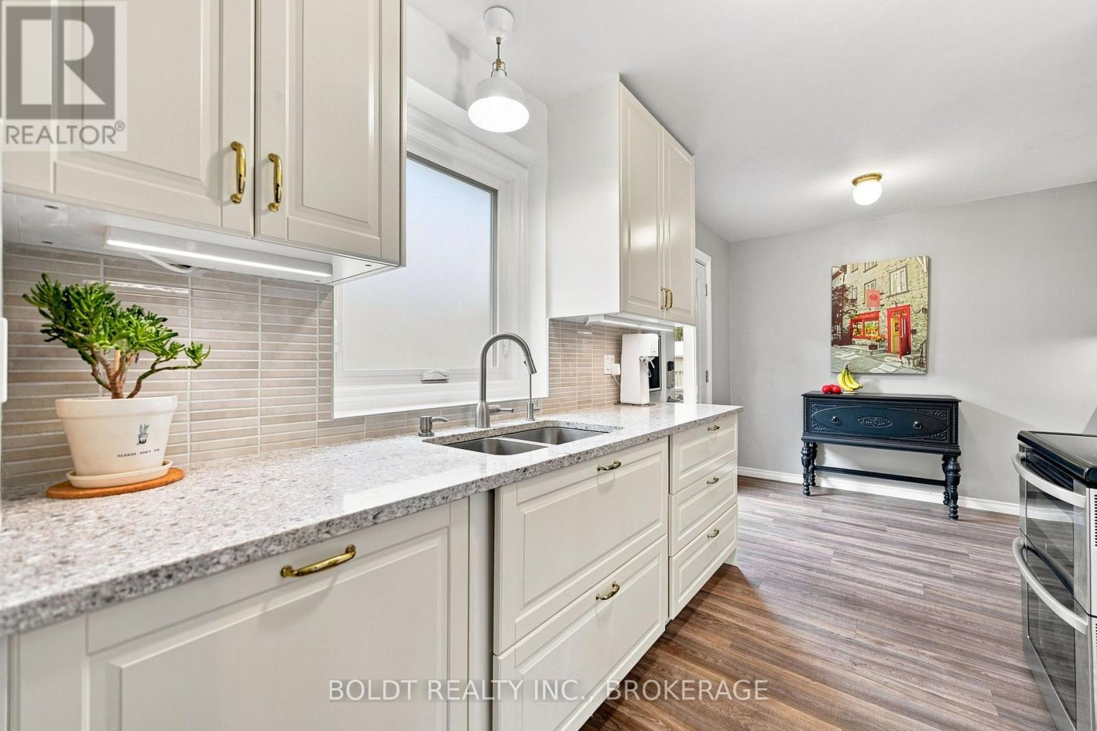 84 ALLANBROOK STREET - Image 16