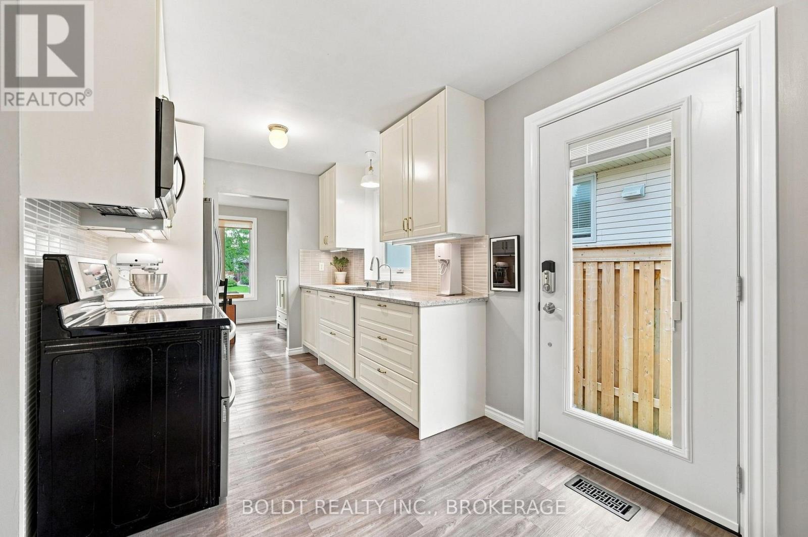 84 ALLANBROOK STREET - Image 19