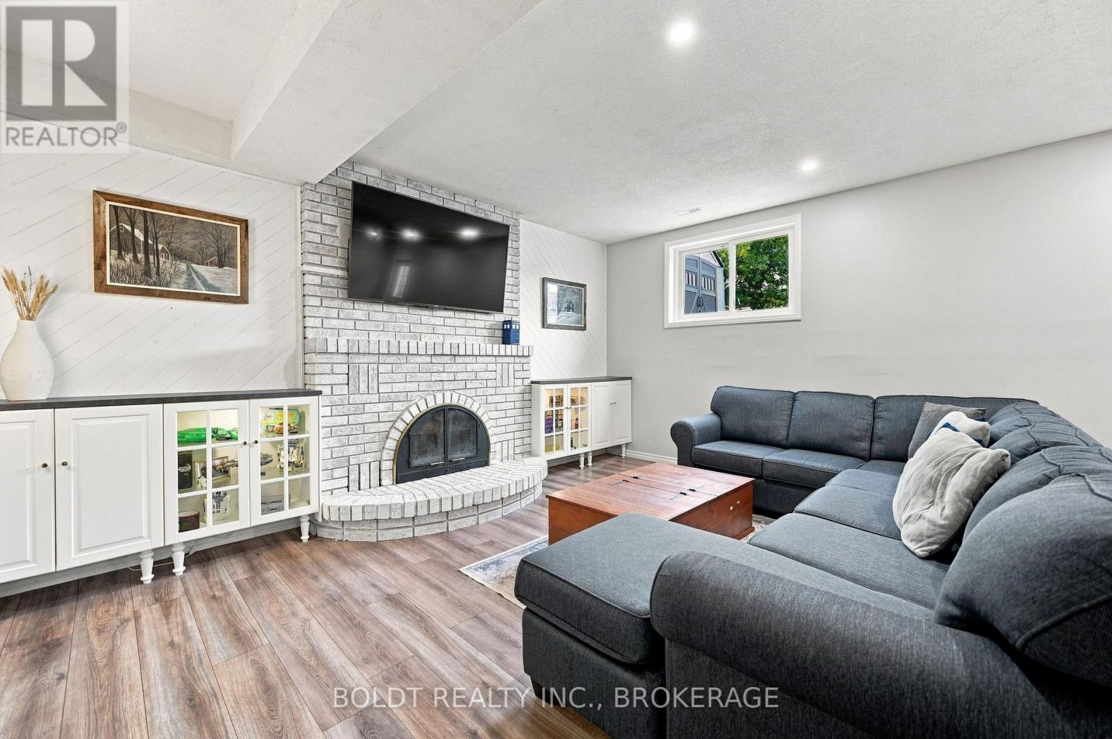 84 ALLANBROOK STREET - Image 32