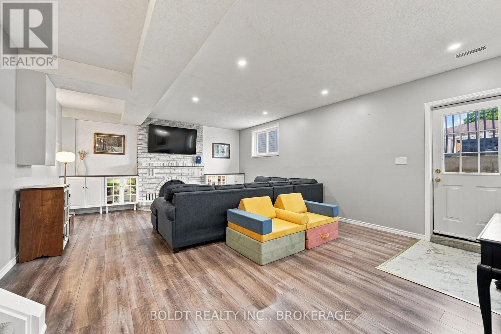 84 ALLANBROOK STREET - Image 34