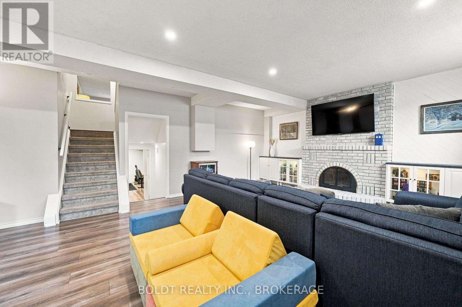 84 ALLANBROOK STREET - Image 37