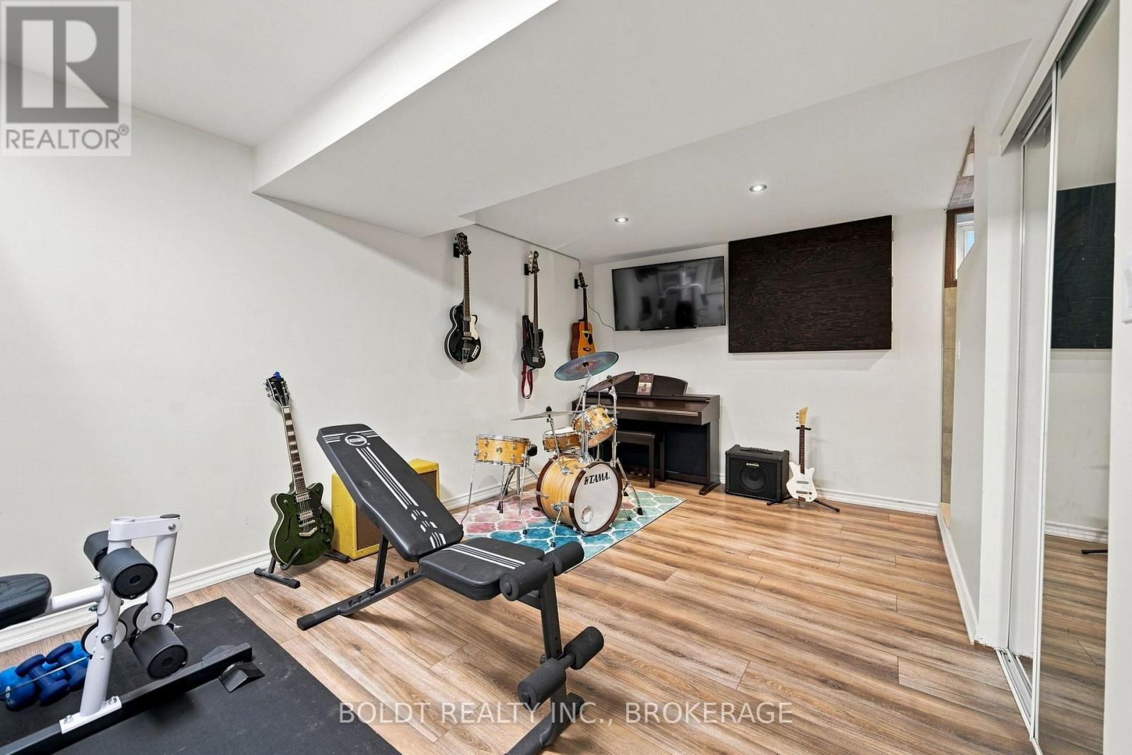 84 ALLANBROOK STREET - Image 38