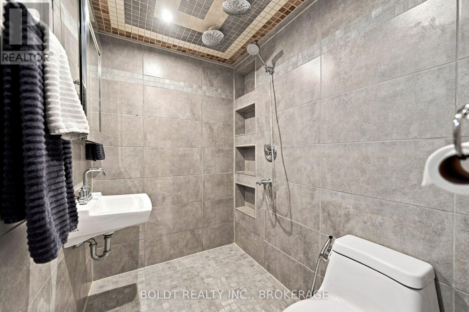 84 ALLANBROOK STREET - Image 40