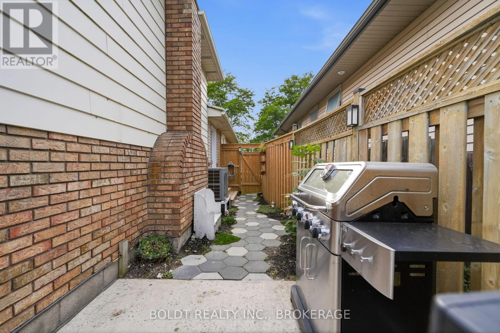84 ALLANBROOK STREET - Image 46