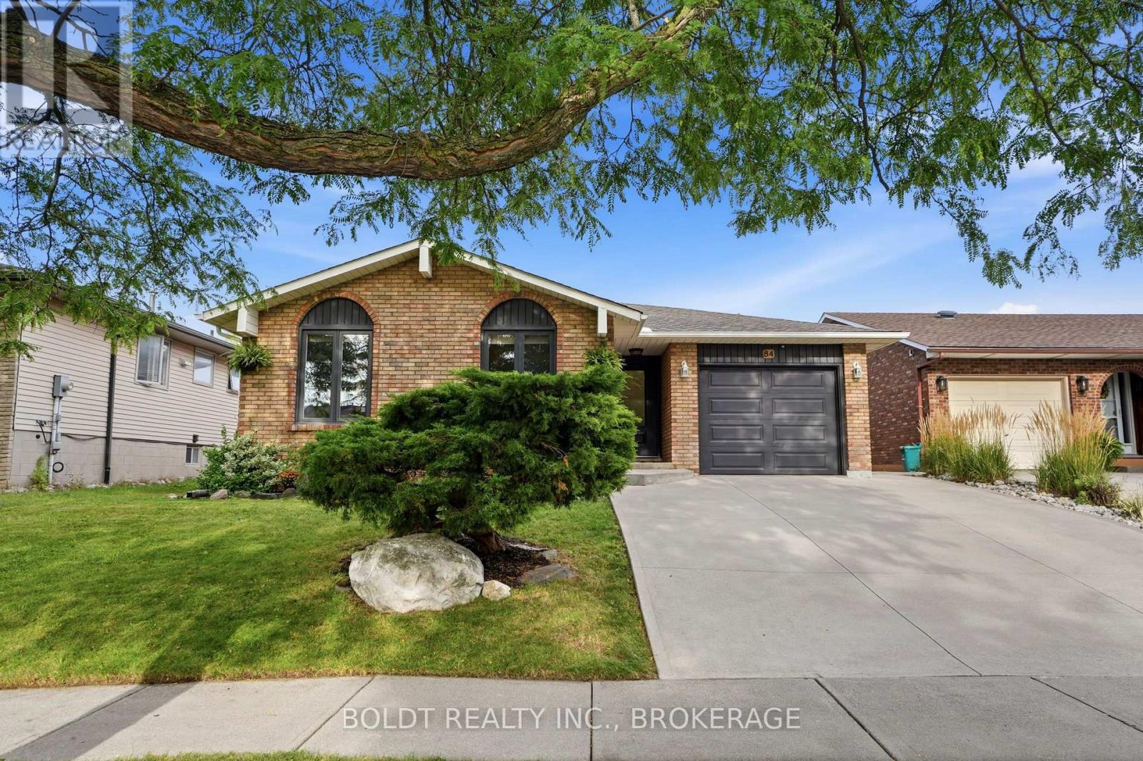 84 ALLANBROOK STREET - Image 49
