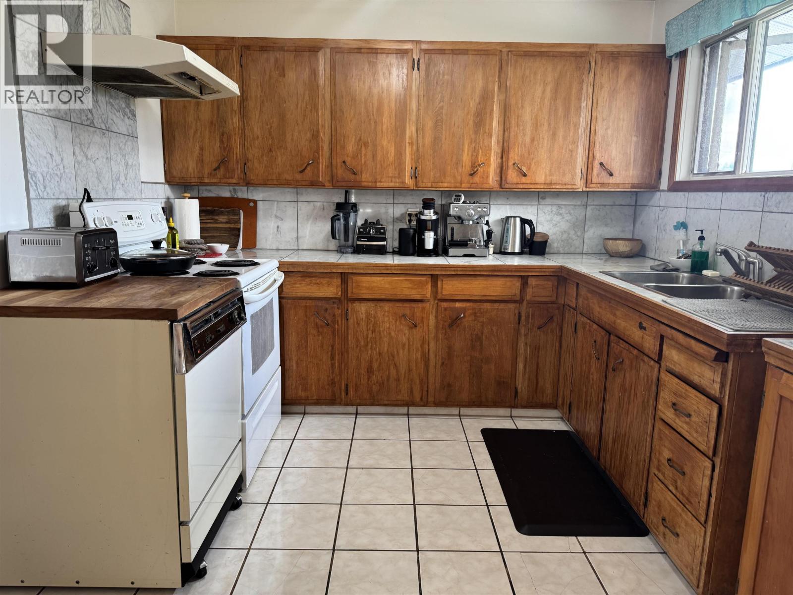4020 FIRST AVENUE, Smithers