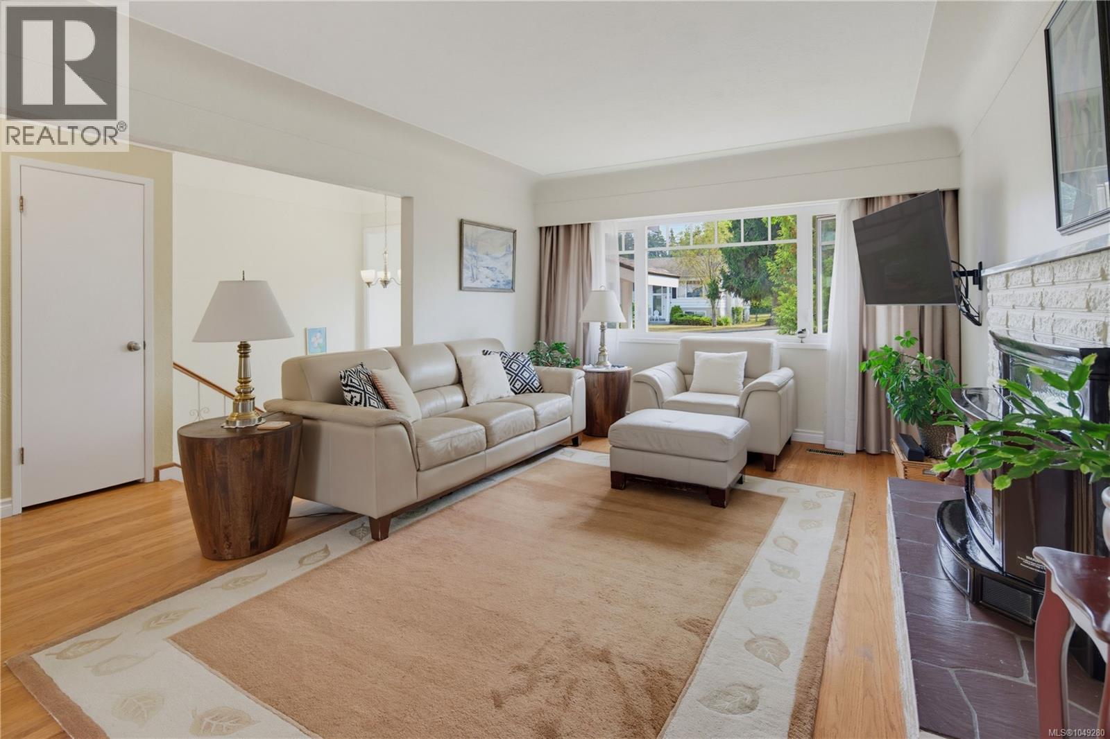 4260 Springridge Cres - 3
