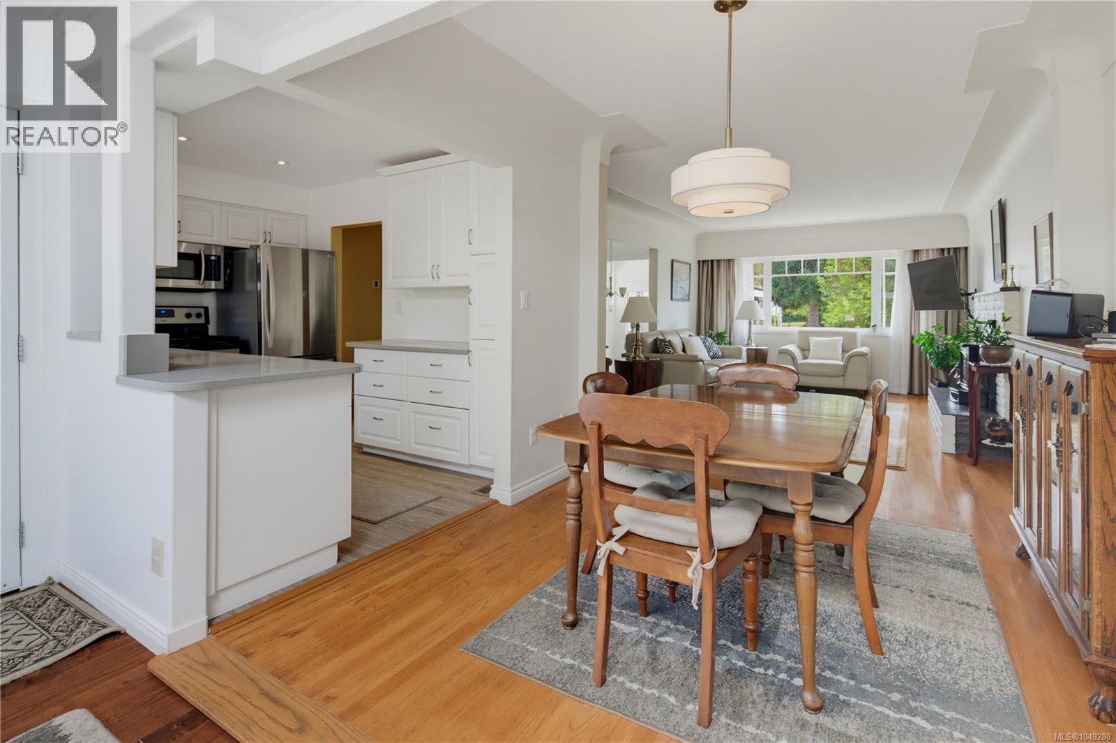 4260 Springridge Cres - Image 6