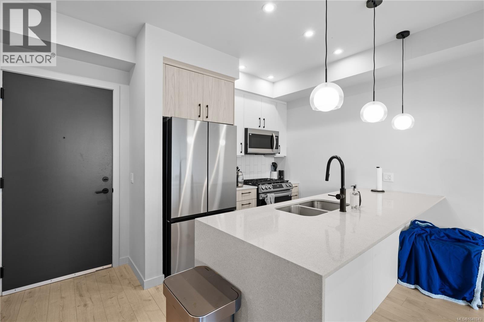 #205 947 Whirlaway Cres - 11