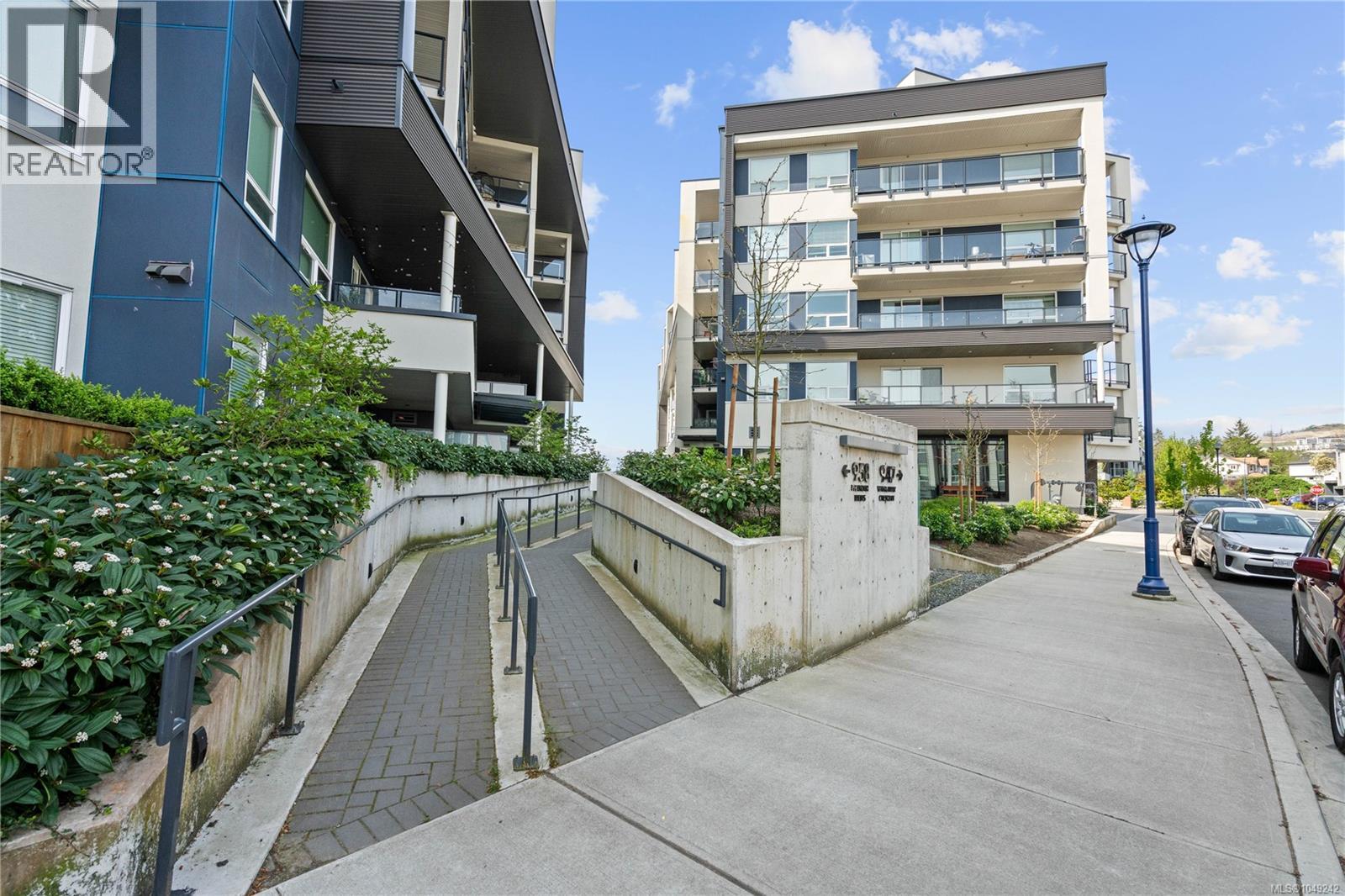#205 947 Whirlaway Cres - 42