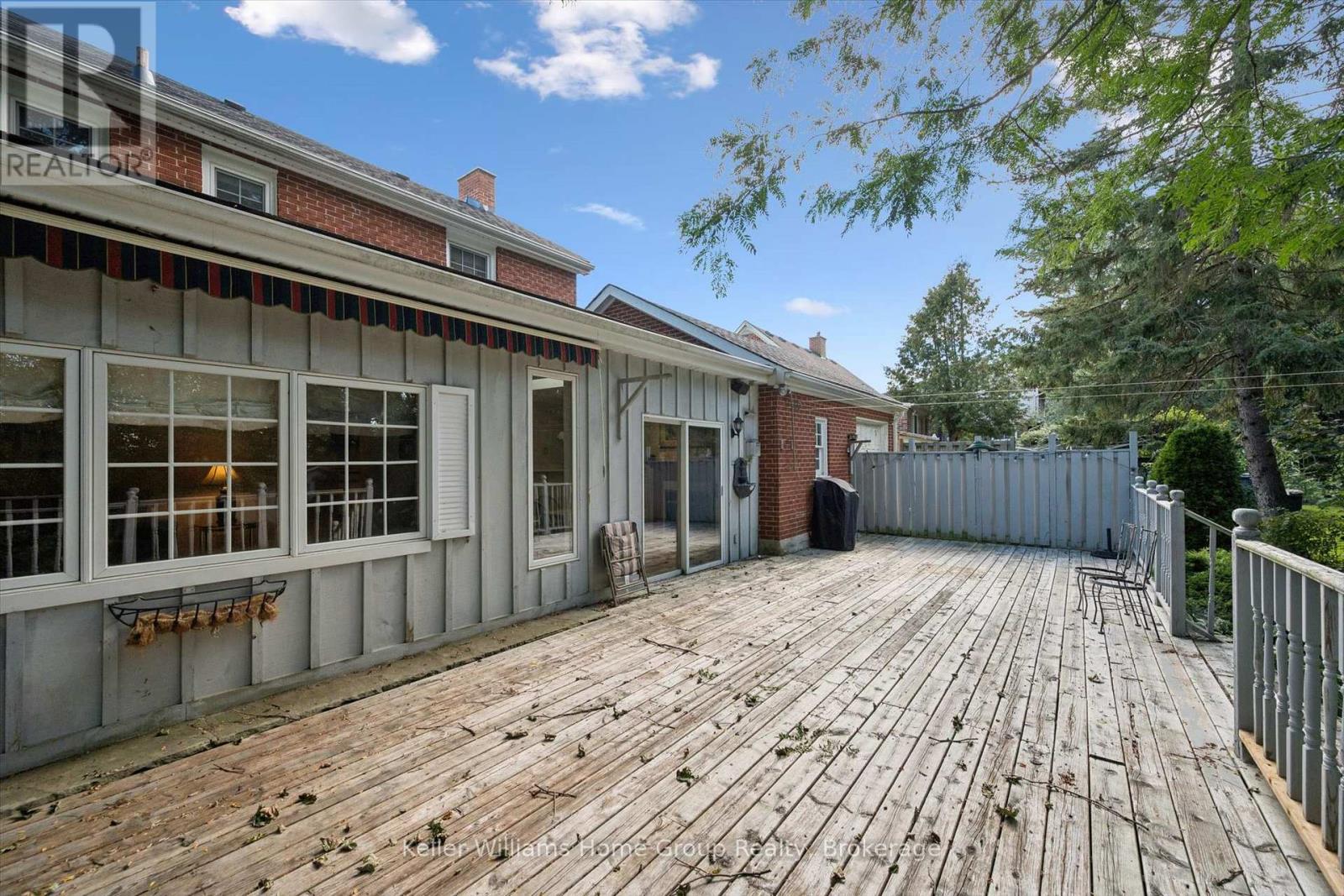 225 ELORA STREET - 33