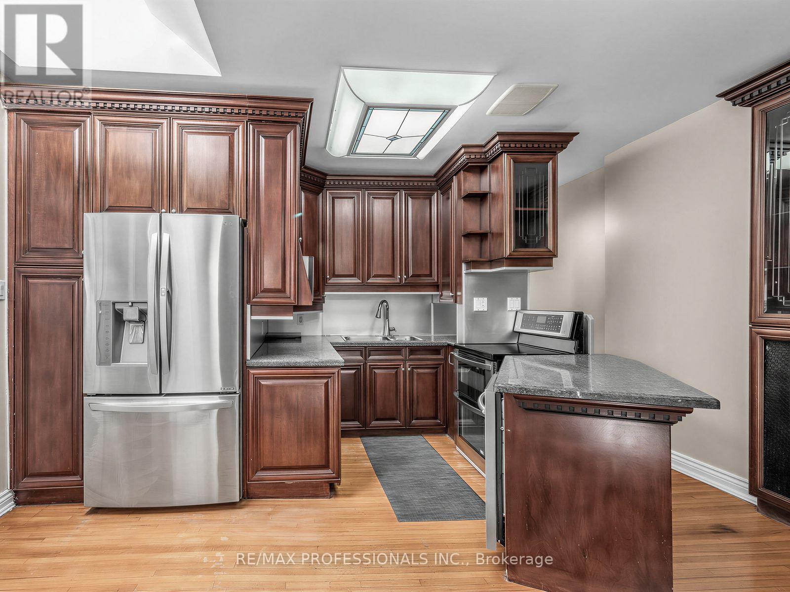 168 MARKHAM STREET - 12