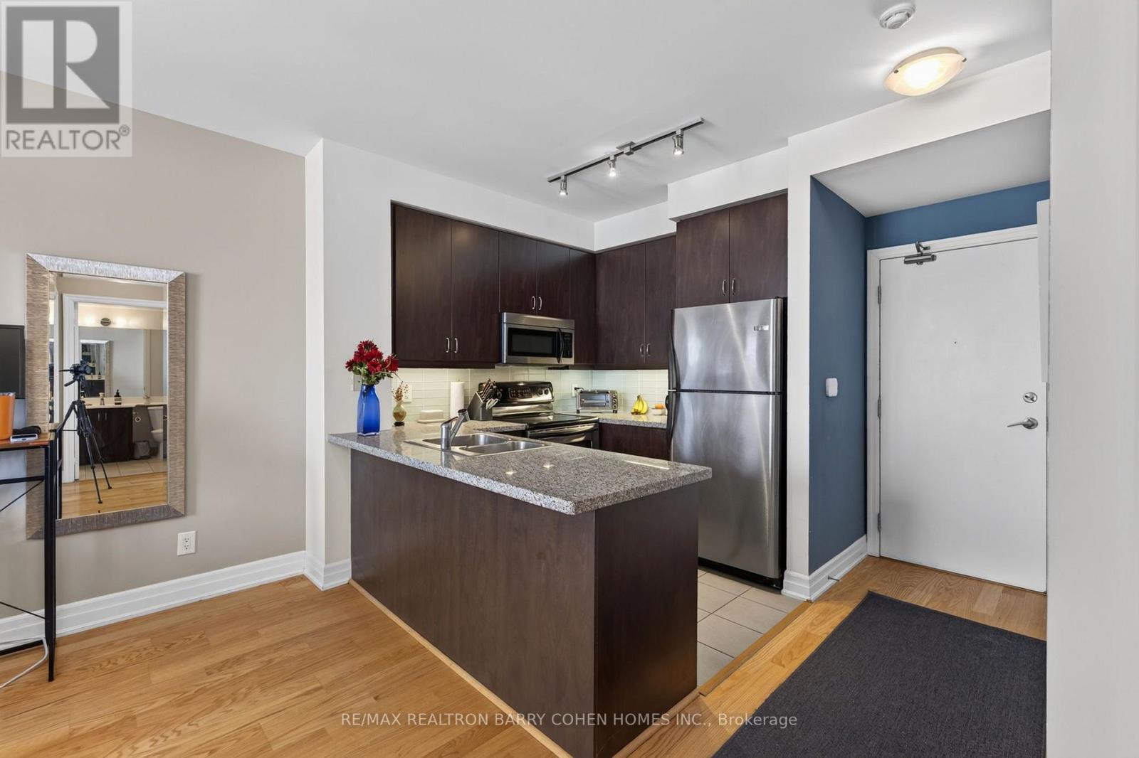 #1404 500 ST CLAIR AVENUE W - 10