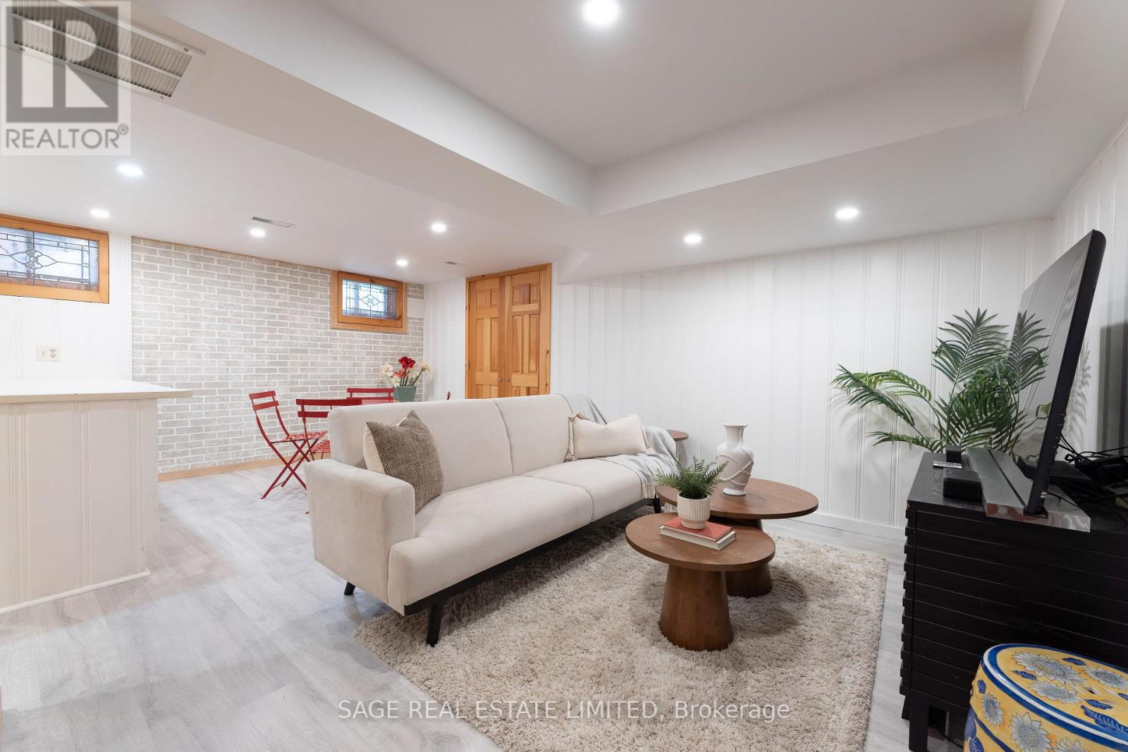 43 ORIOLE ROAD - 35