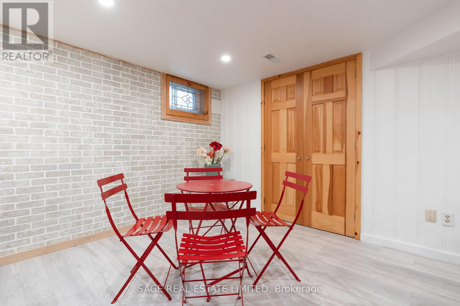 43 ORIOLE ROAD - 37