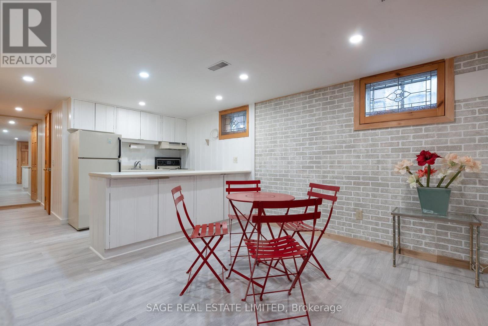 43 ORIOLE ROAD - 40